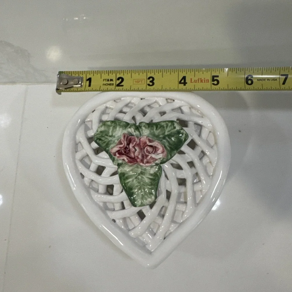 Savoir Vivre Portugal Trinket Box Heart Shaped Lattice Dish w/ Lid Roses 5.5